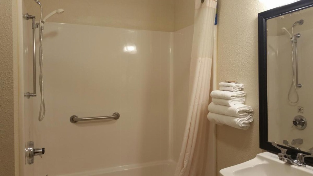 Room image 4