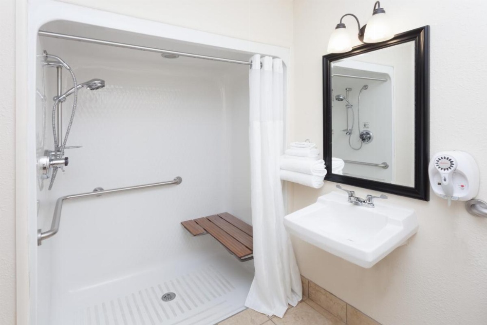 Room image 3