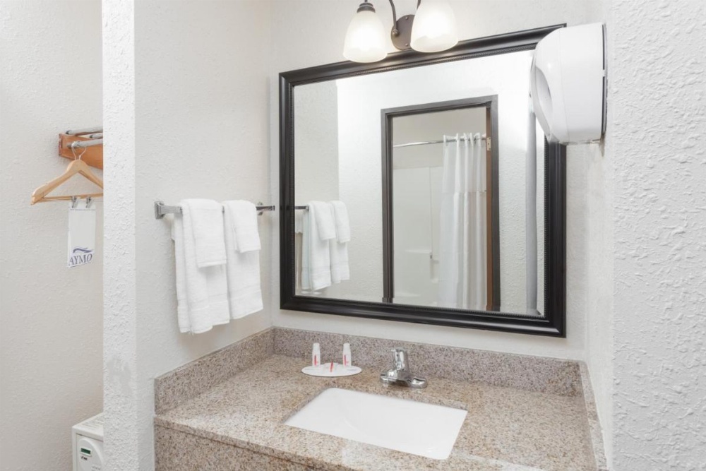 Room image 3