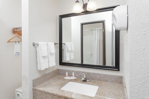 Baymont by Wyndham Tuscola image 22
