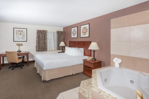 Baymont by Wyndham Tuscola image 9